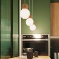 LAMPAMI - lampa nad stół,  lampa szklane kule, lampa drewno klosze białe kule, lampa wisząca z drewnem