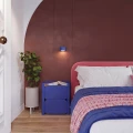 LAMPAMI - niebieski kinkiet ścienny ozdobny, kinkiet minimalistyczny, lampka dekoracyjna, kinkiet ścienny, nowoczesny kinkiet na klatkę schodową, oświetlenie nad kanapą w salonie, niebieski kinkiet MODO 1 ultramaryna sollux
